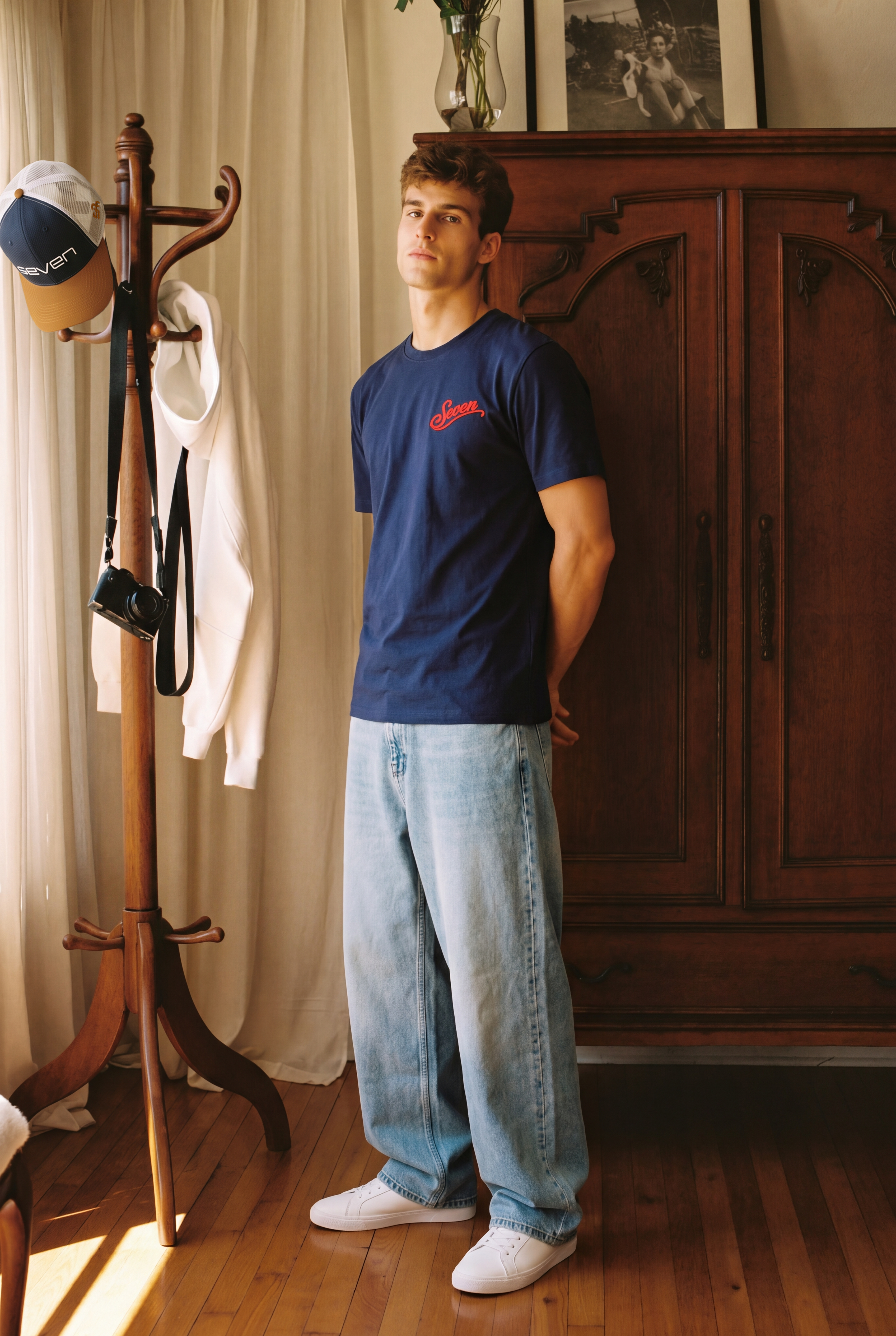 Dark blue embroidered seven Tshirt